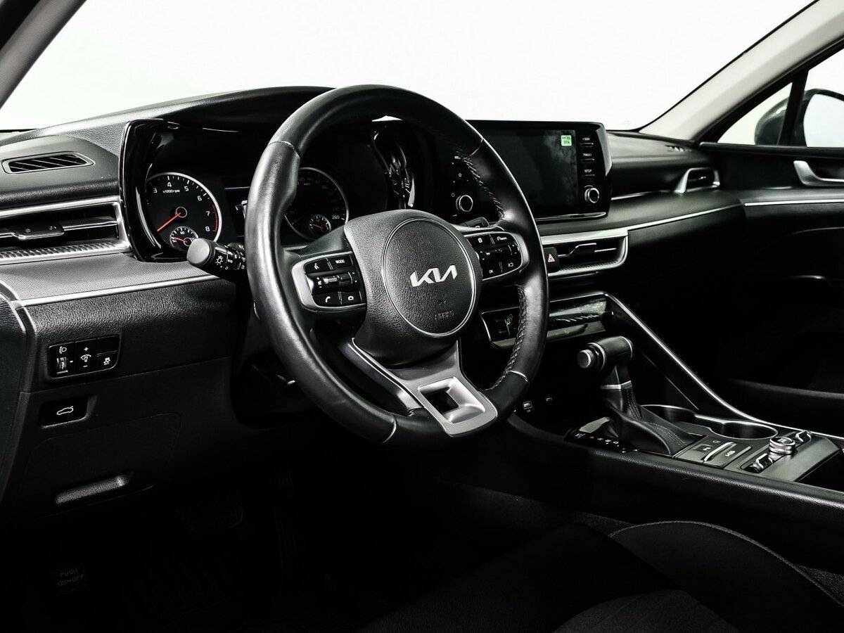 Kia K5 2023 года с пробегом. Фото: #11