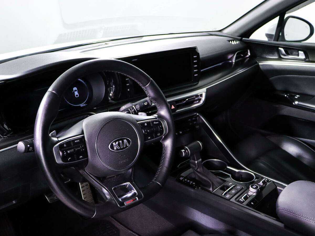 Kia K5 2021 года с пробегом. Фото: #11