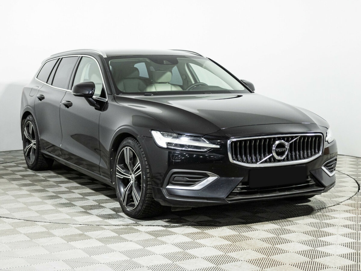 Volvo V60 2018 года с пробегом. Фото: #2