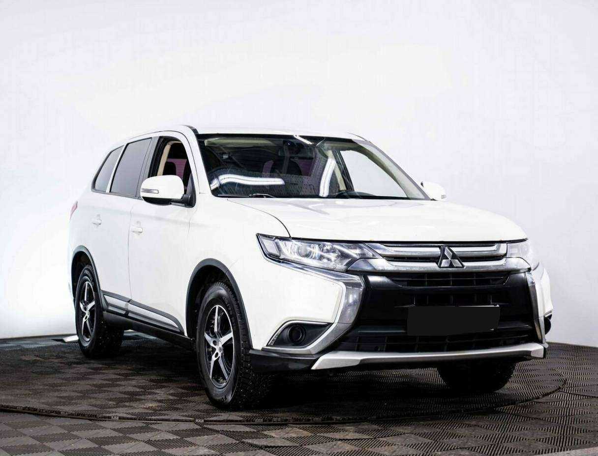 Mitsubishi Outlander 2017 года с пробегом. Фото: #2