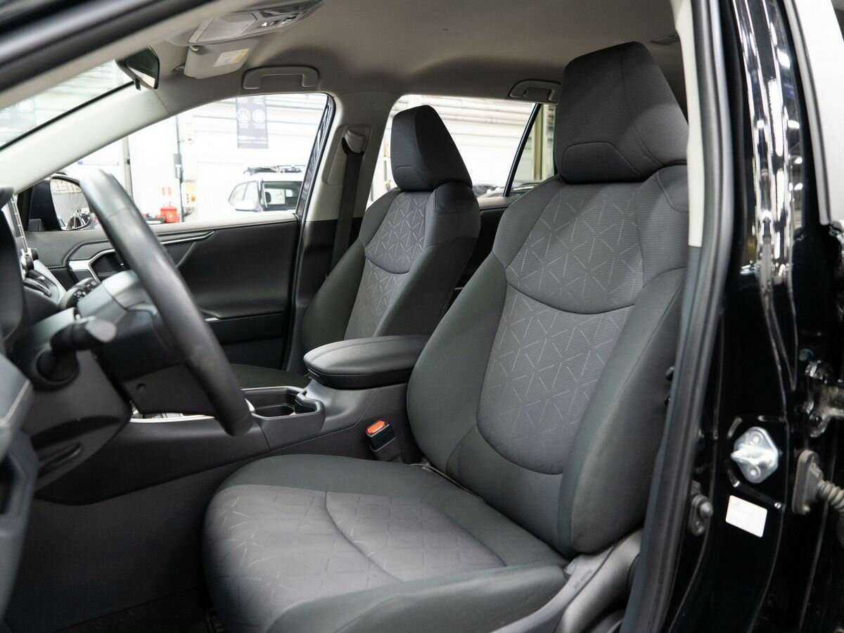 Toyota RAV4 2019 года с пробегом. Фото: #5