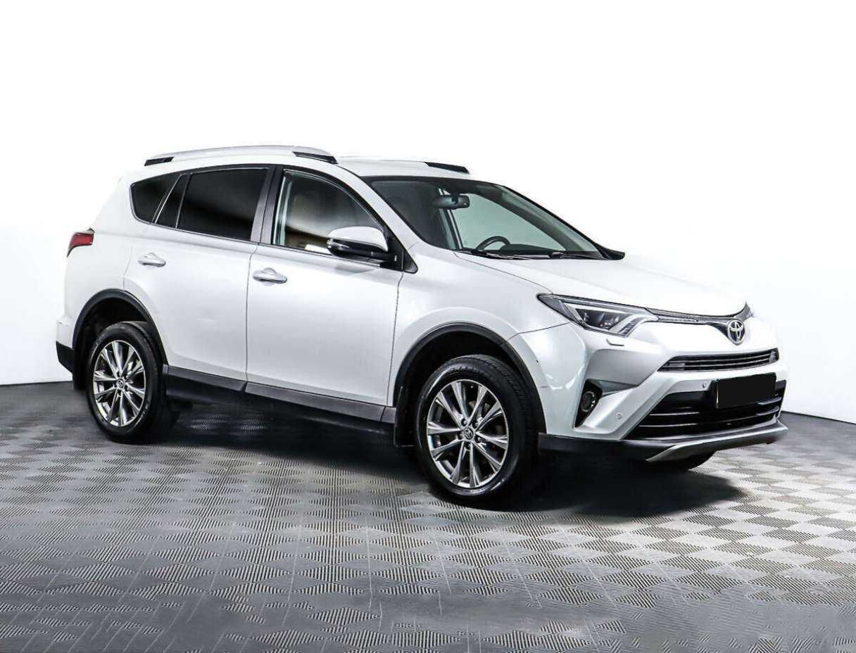 Toyota RAV4 2018 года с пробегом. Фото: #2
