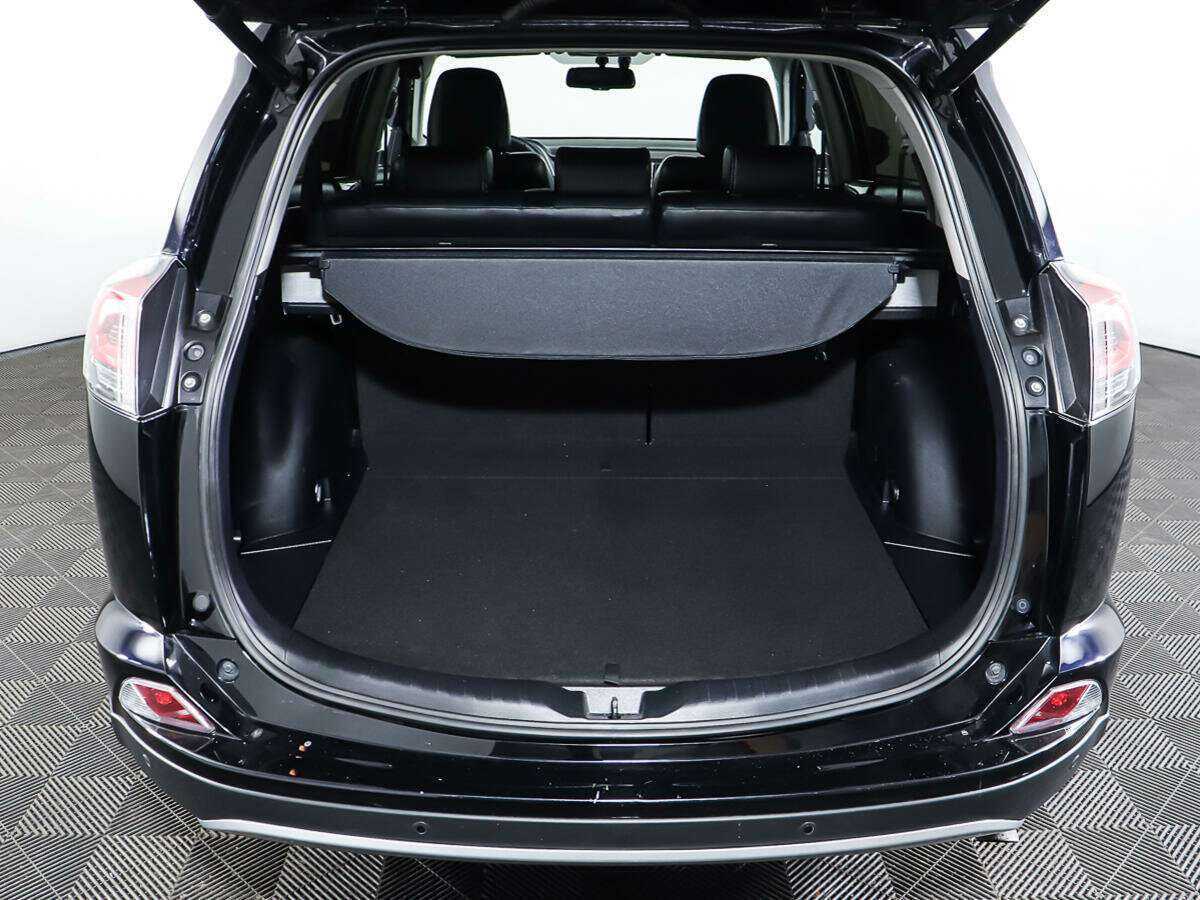 Toyota RAV4 2018 года с пробегом. Фото: #8