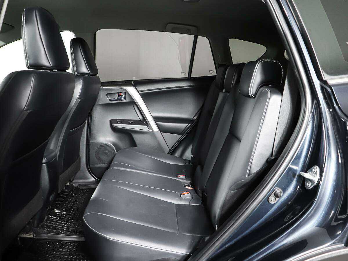 Toyota RAV4 2018 года с пробегом. Фото: #9