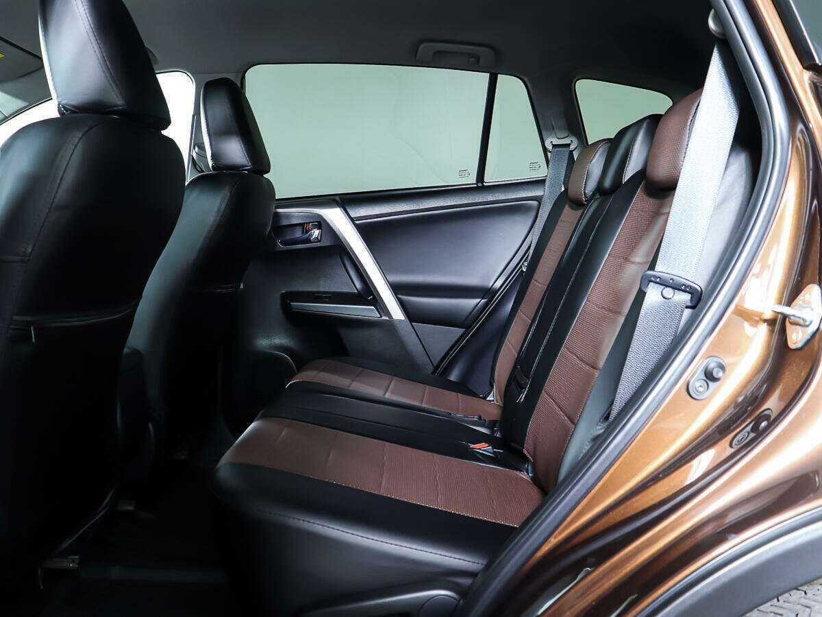 Toyota RAV4 2018 года с пробегом. Фото: #8