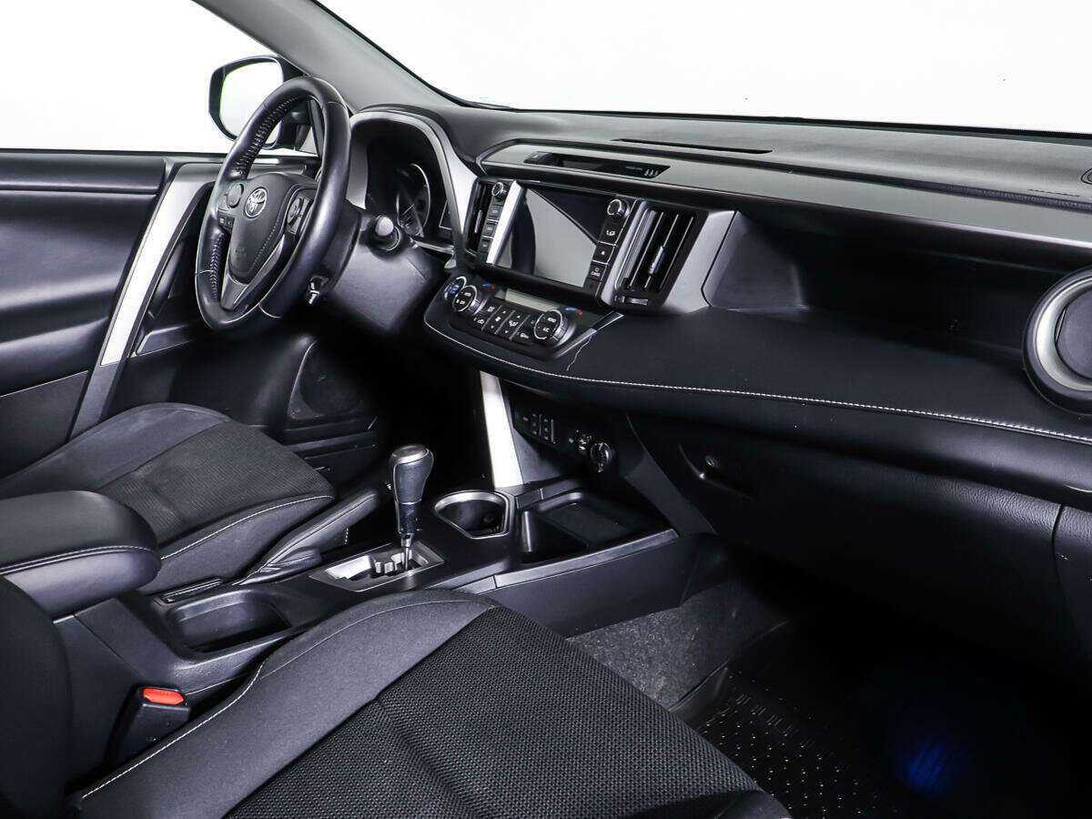 Toyota RAV4 2017 года с пробегом. Фото: #8