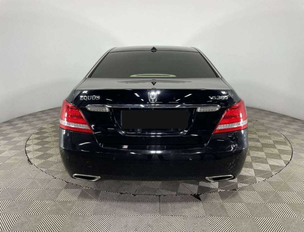 Hyundai Equus 2013 года с пробегом. Фото: #2