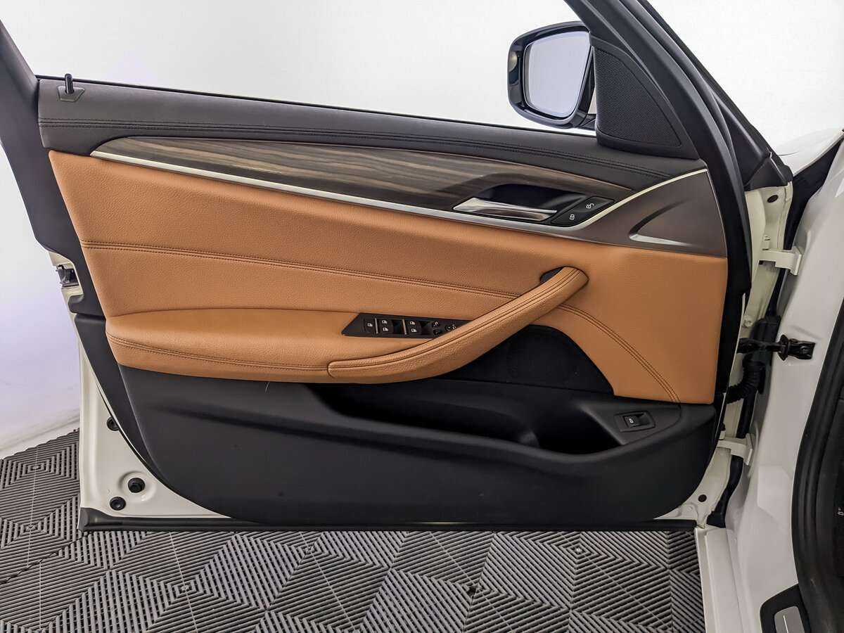 BMW 5 серии 2017 года с пробегом. Фото: #13