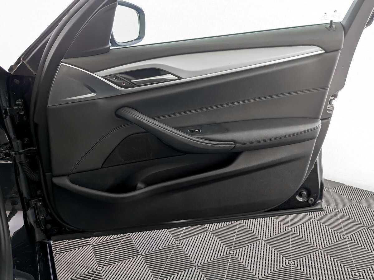 BMW 5 серии 2018 года с пробегом. Фото: #19