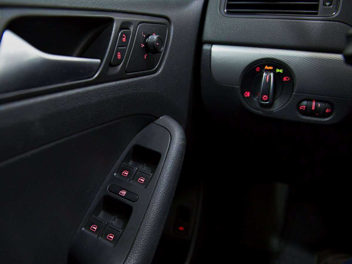 Б/У Фольксваген Джетта 2015 года. Фото: #6