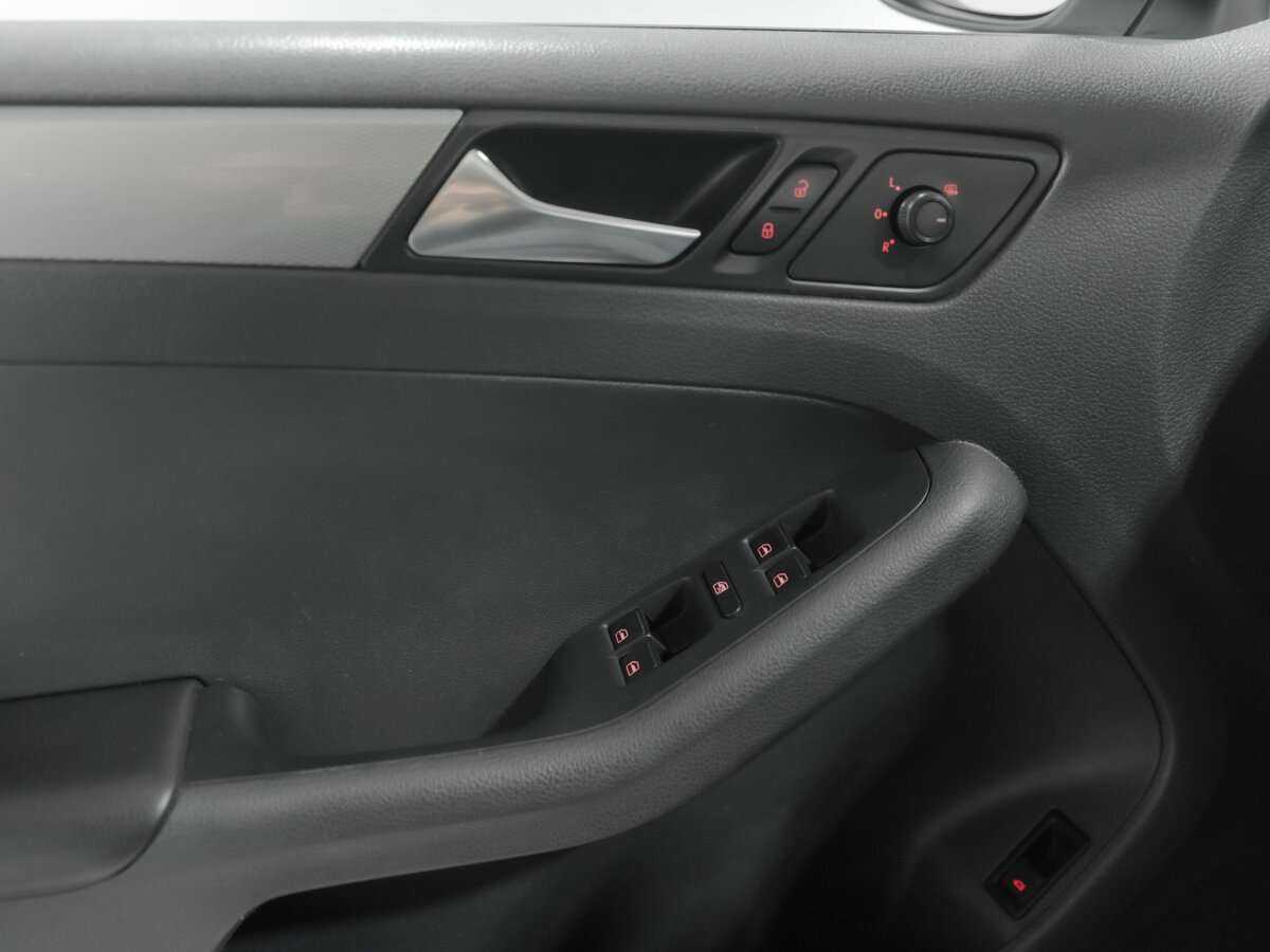 Б/У Фольксваген Джетта 2016 года. Фото: #8