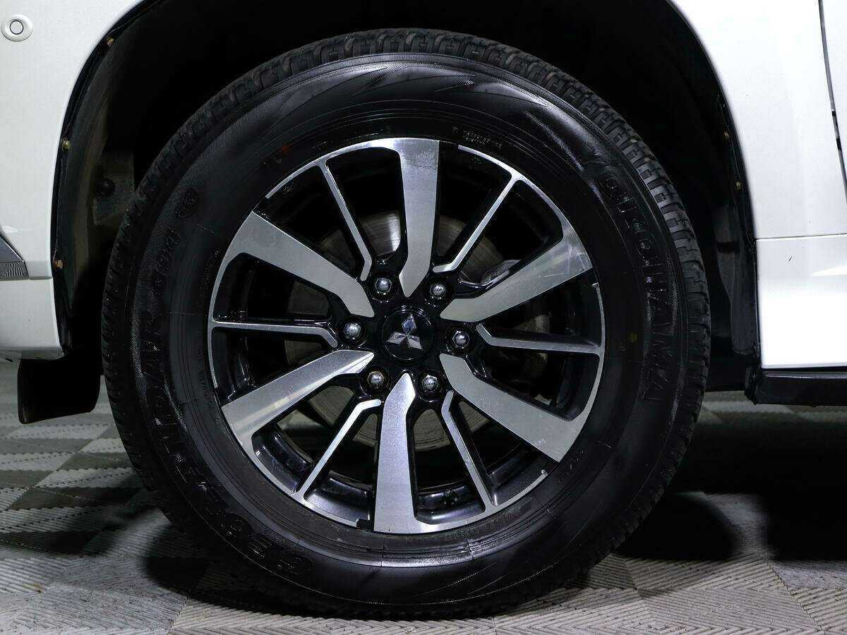 Mitsubishi Pajero Sport 2018 года с пробегом. Фото: #12