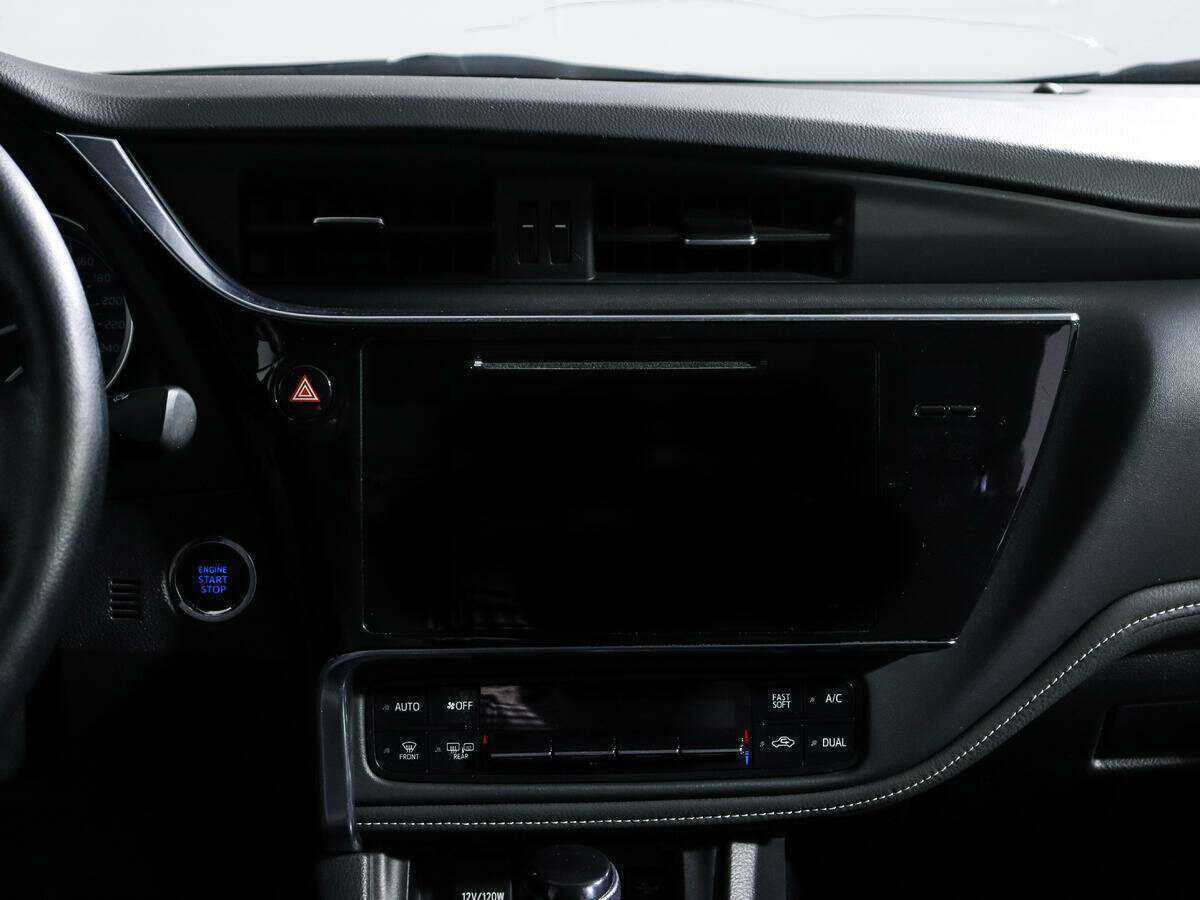 Б/У Тойота Королла 2018 года. Фото: #9