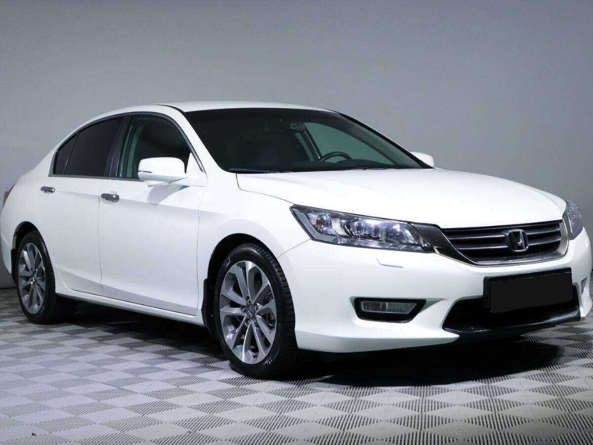 Honda Accord 2013 года с пробегом. Фото: #2