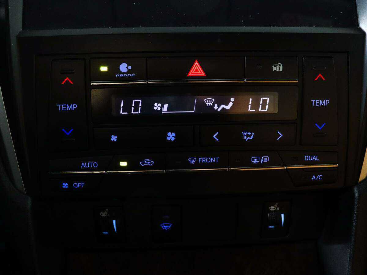 Б/У Тойота Камри 2016 года. Фото: #16