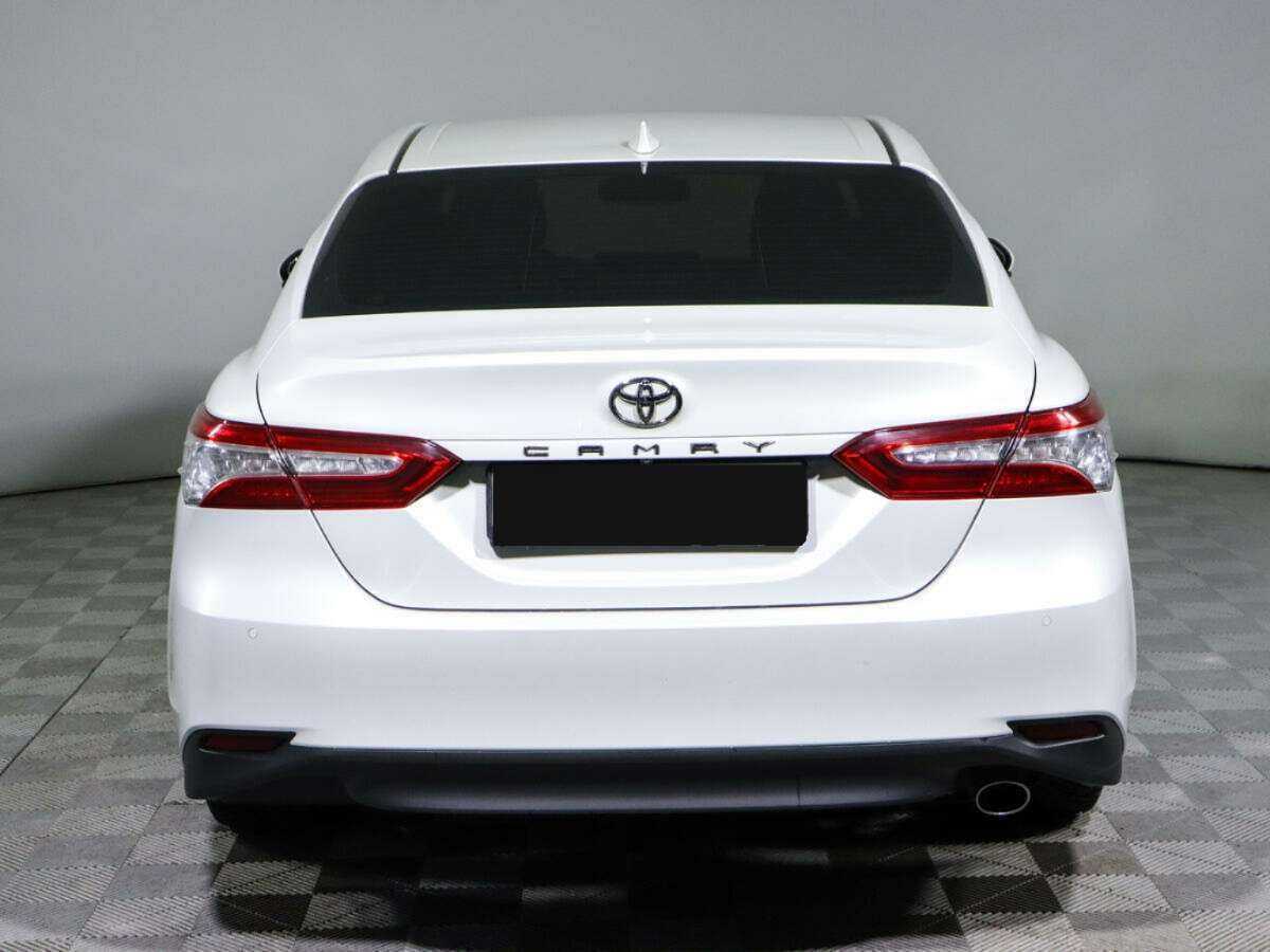 Toyota Camry 2018 года с пробегом. Фото: #4