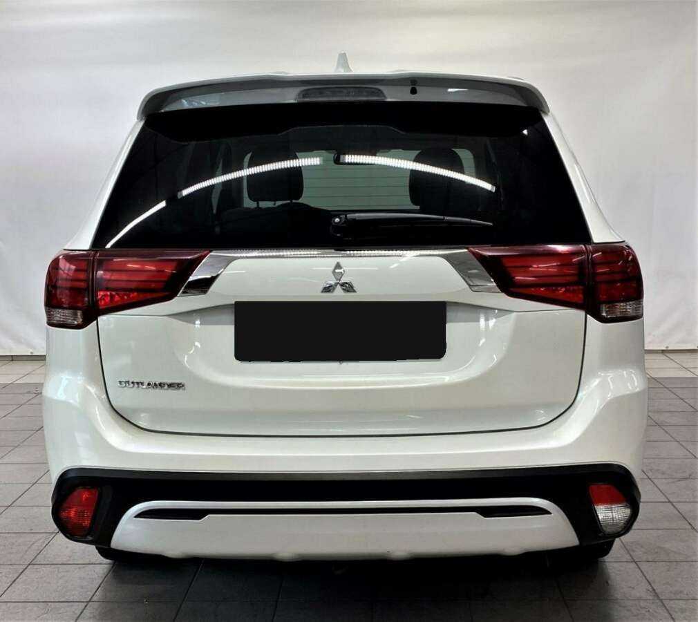 Mitsubishi Outlander 2021 года с пробегом. Фото: #2