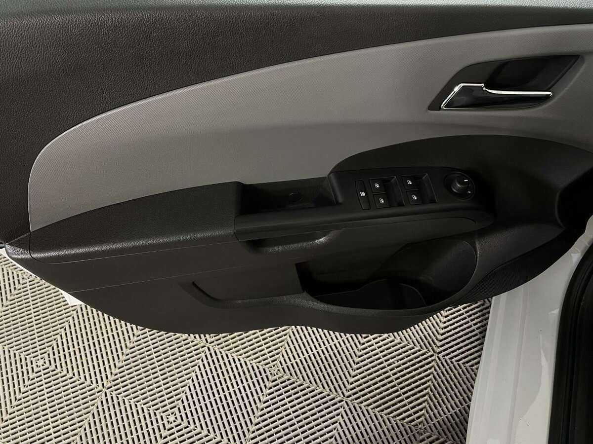 Б/У Шевроле Авео 2015 года. Фото: #5