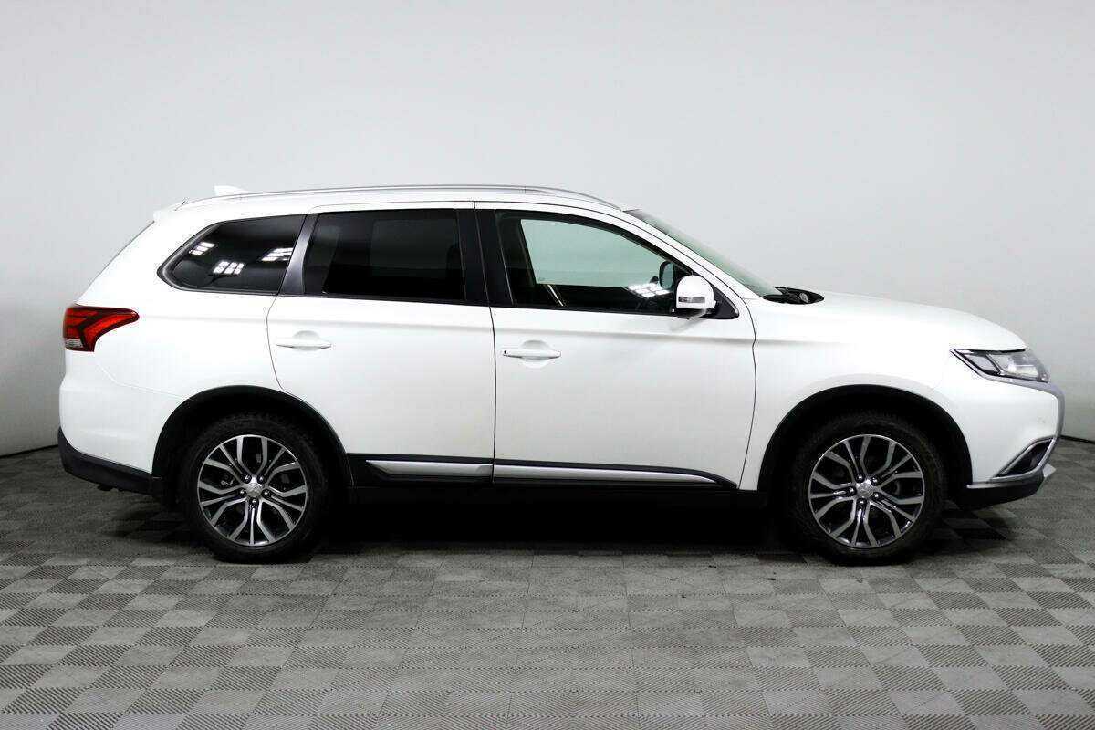 Mitsubishi Outlander 2018 года с пробегом. Фото: #2