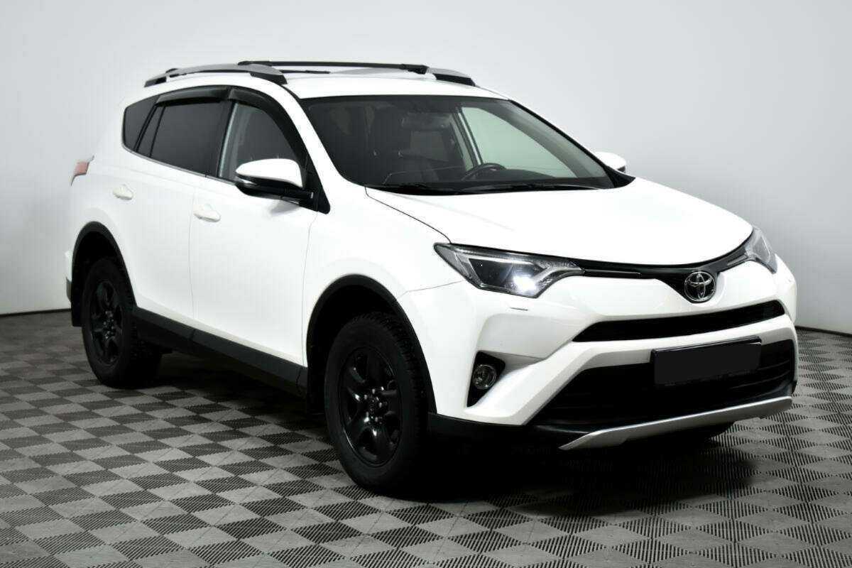 Toyota RAV4 2018 года с пробегом. Фото: #2