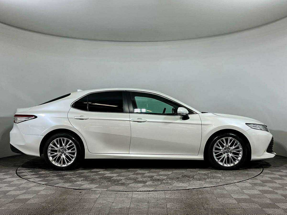 Б/У Тойота Камри 2018 года. Фото: #3