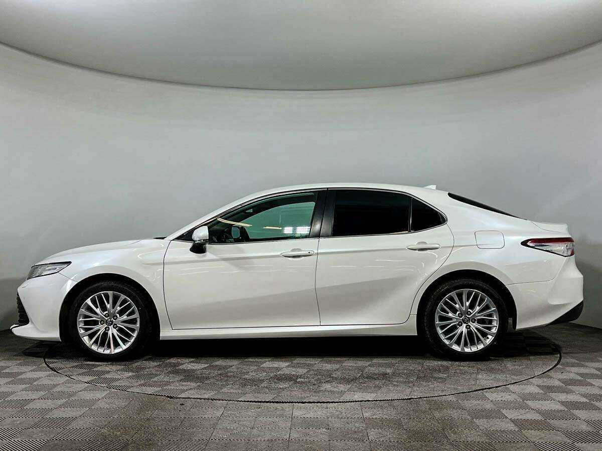 Б/У Тойота Камри 2018 года. Фото: #7