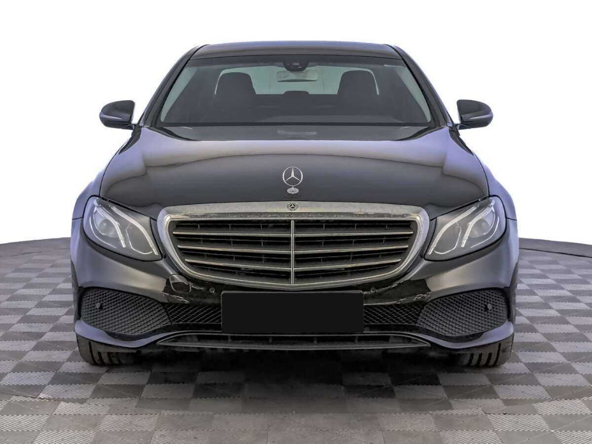 Mercedes-Benz E-Класс 2018 года с пробегом. Фото: #1