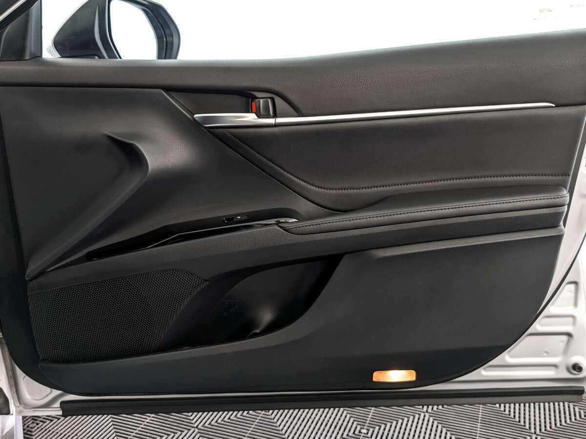 Б/У Тойота Камри 2020 года. Фото: #24