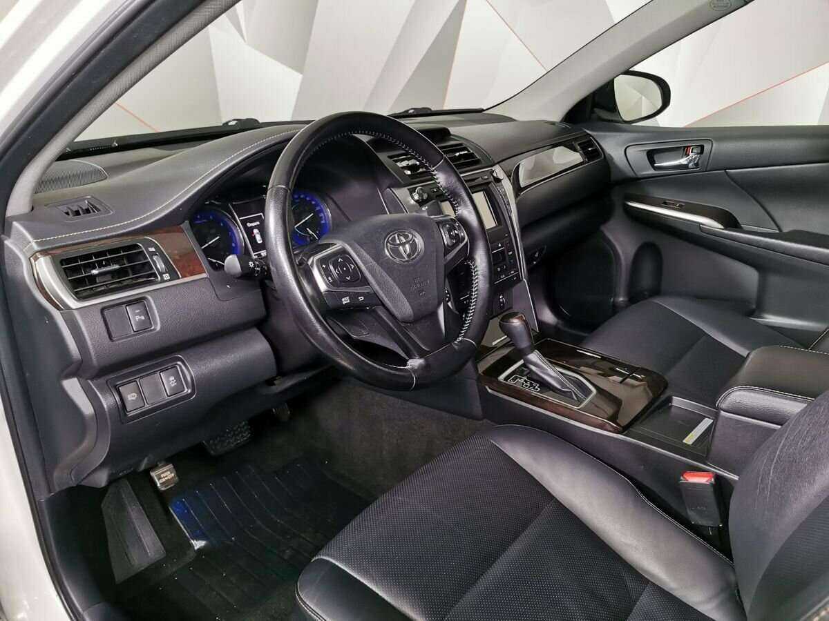 Б/У Тойота Камри 2016 года. Фото: #12