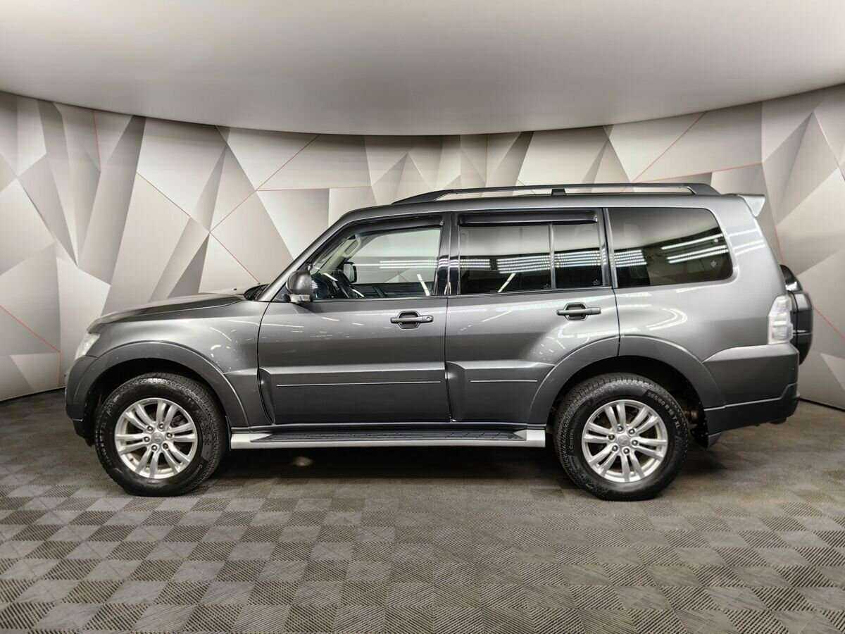 Mitsubishi Pajero 2015 года с пробегом. Фото: #4