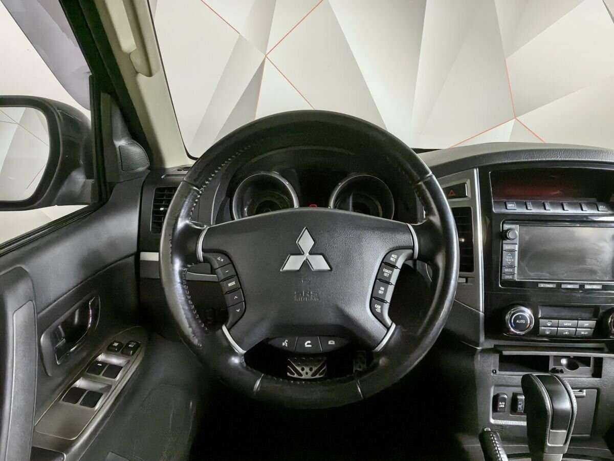 Mitsubishi Pajero 2015 года с пробегом. Фото: #14