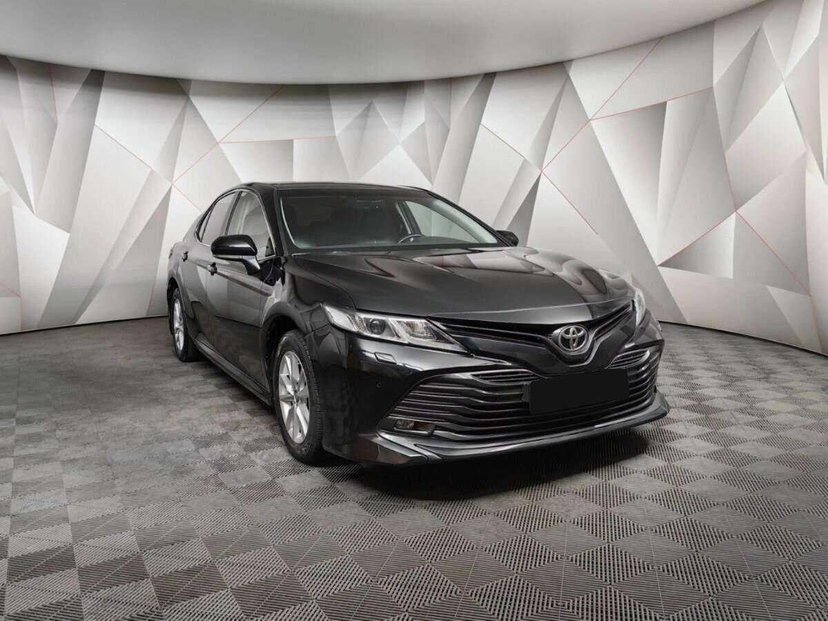 Toyota Camry 2019 года с пробегом. Фото: #2