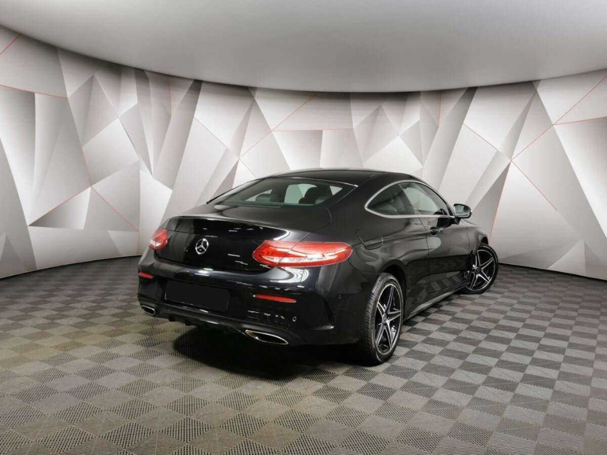 Mercedes-Benz C-Класс 2018 года с пробегом. Фото: #1