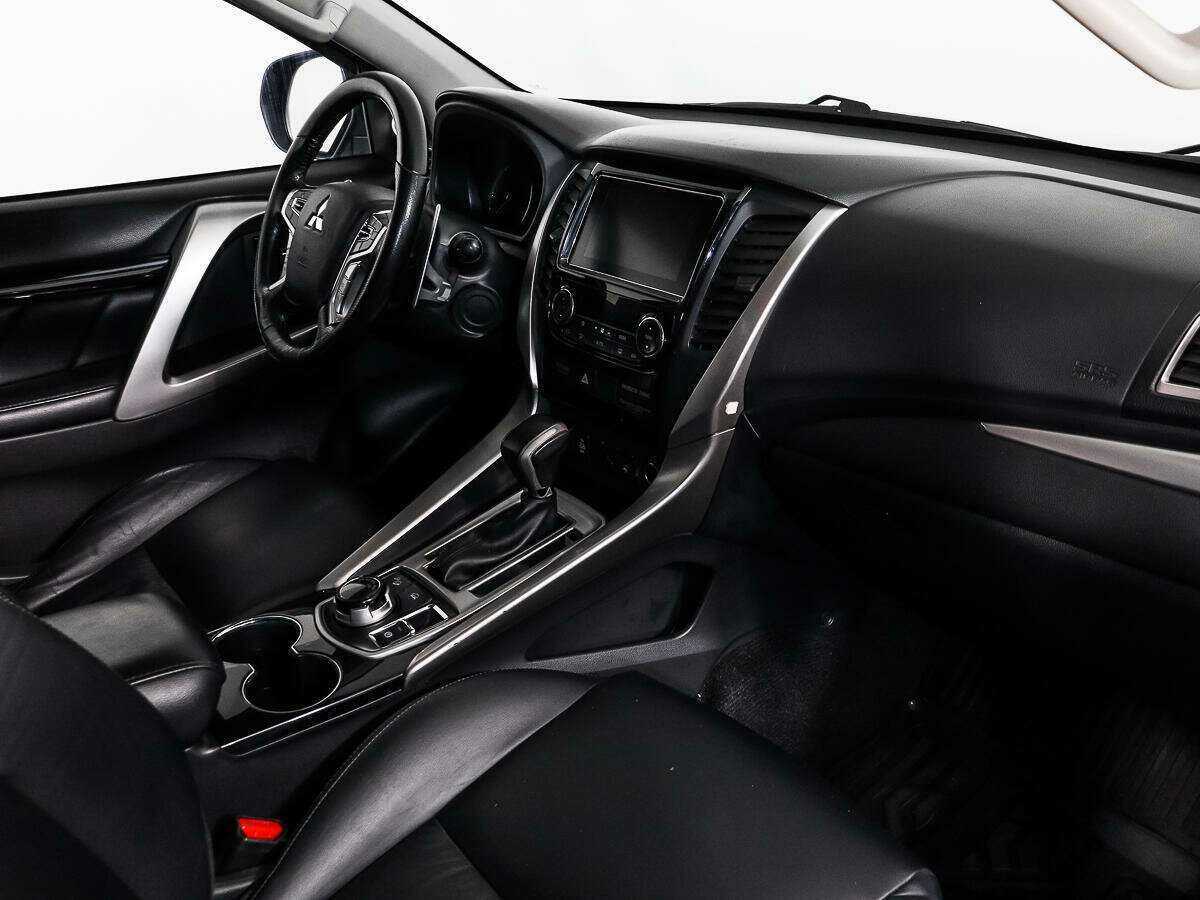 Mitsubishi Pajero Sport 2016 года с пробегом. Фото: #12