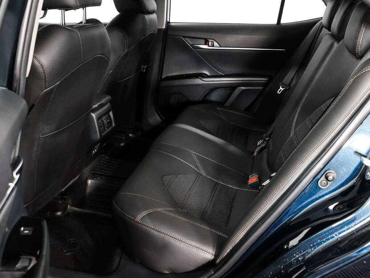 Toyota Camry 2020 года с пробегом. Фото: #8