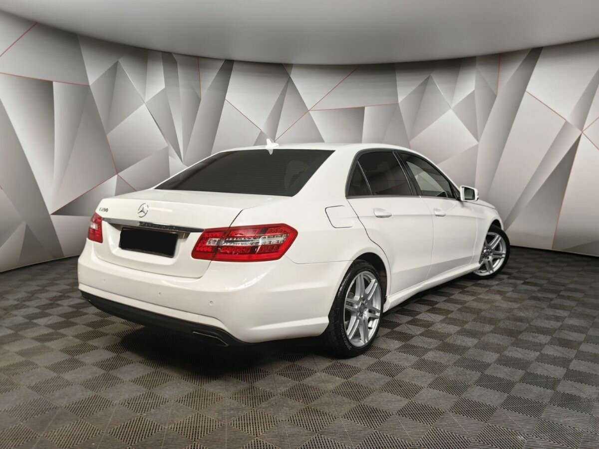 Mercedes-Benz E-Класс 2013 года с пробегом. Фото: #1