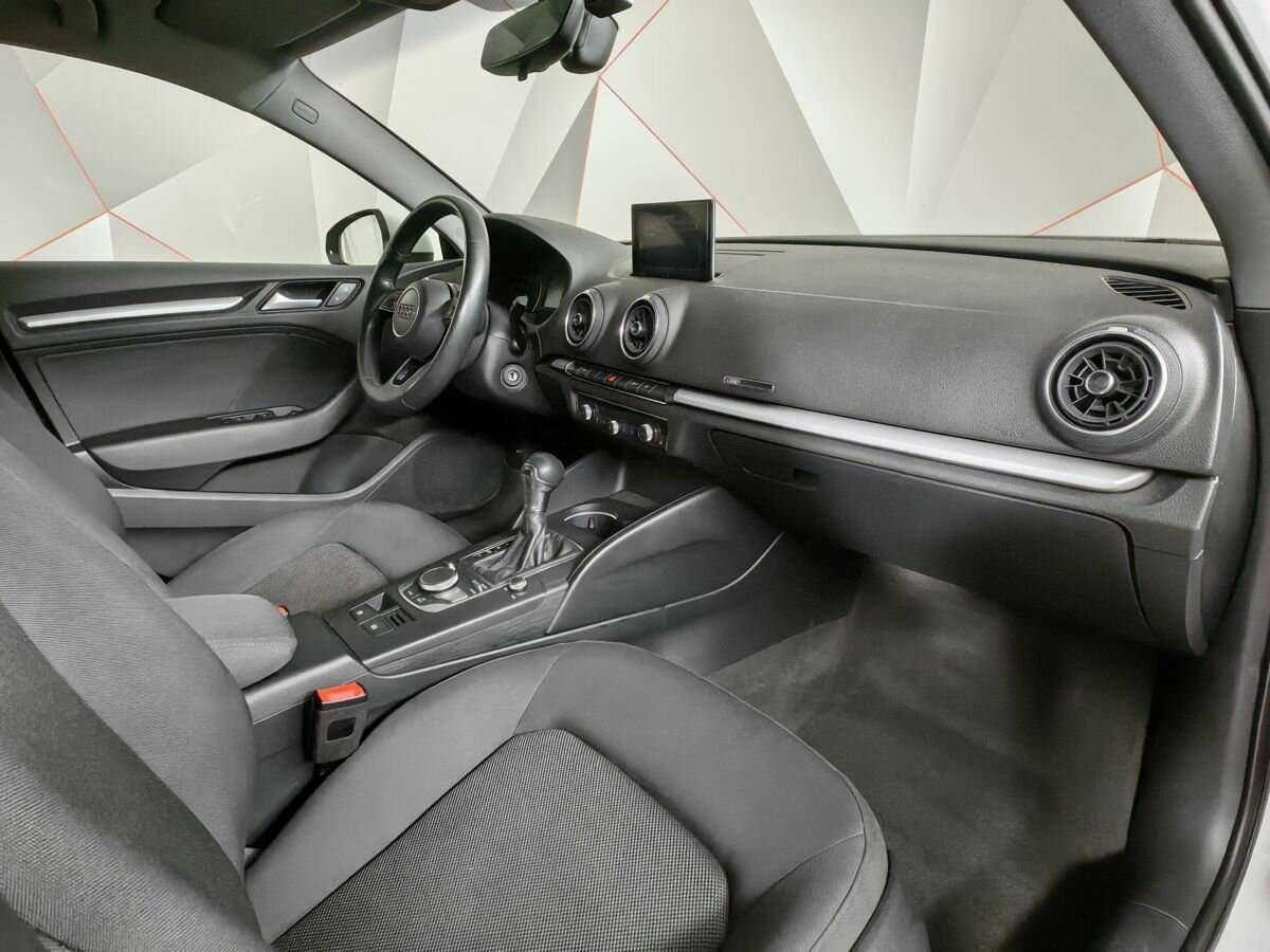Audi A3 2019 года с пробегом. Фото: #8
