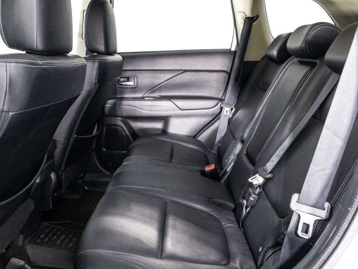 Mitsubishi Outlander 2017 года с пробегом. Фото: #9