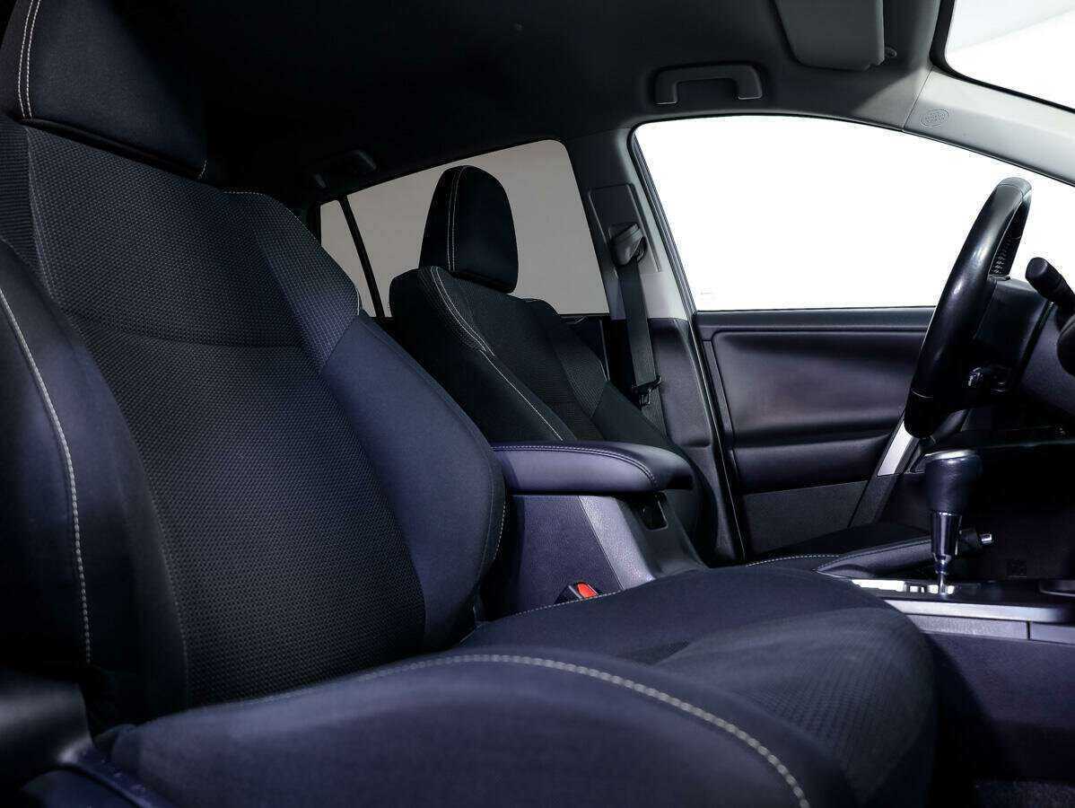 Toyota RAV4 2019 года с пробегом. Фото: #13