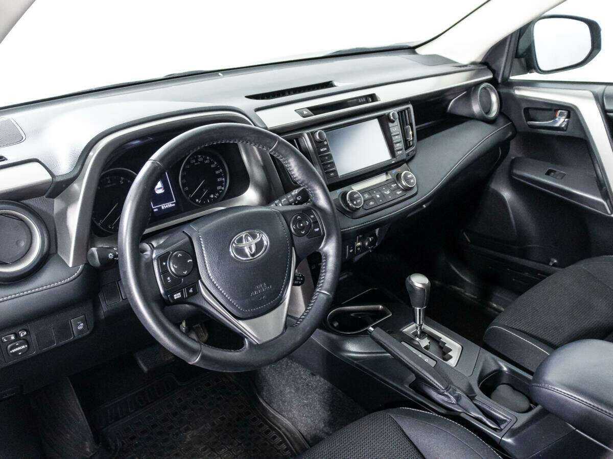 Toyota RAV4 2018 года с пробегом. Фото: #10