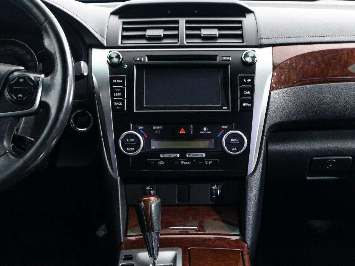 Б/У Тойота Камри 2013 года. Фото: #13