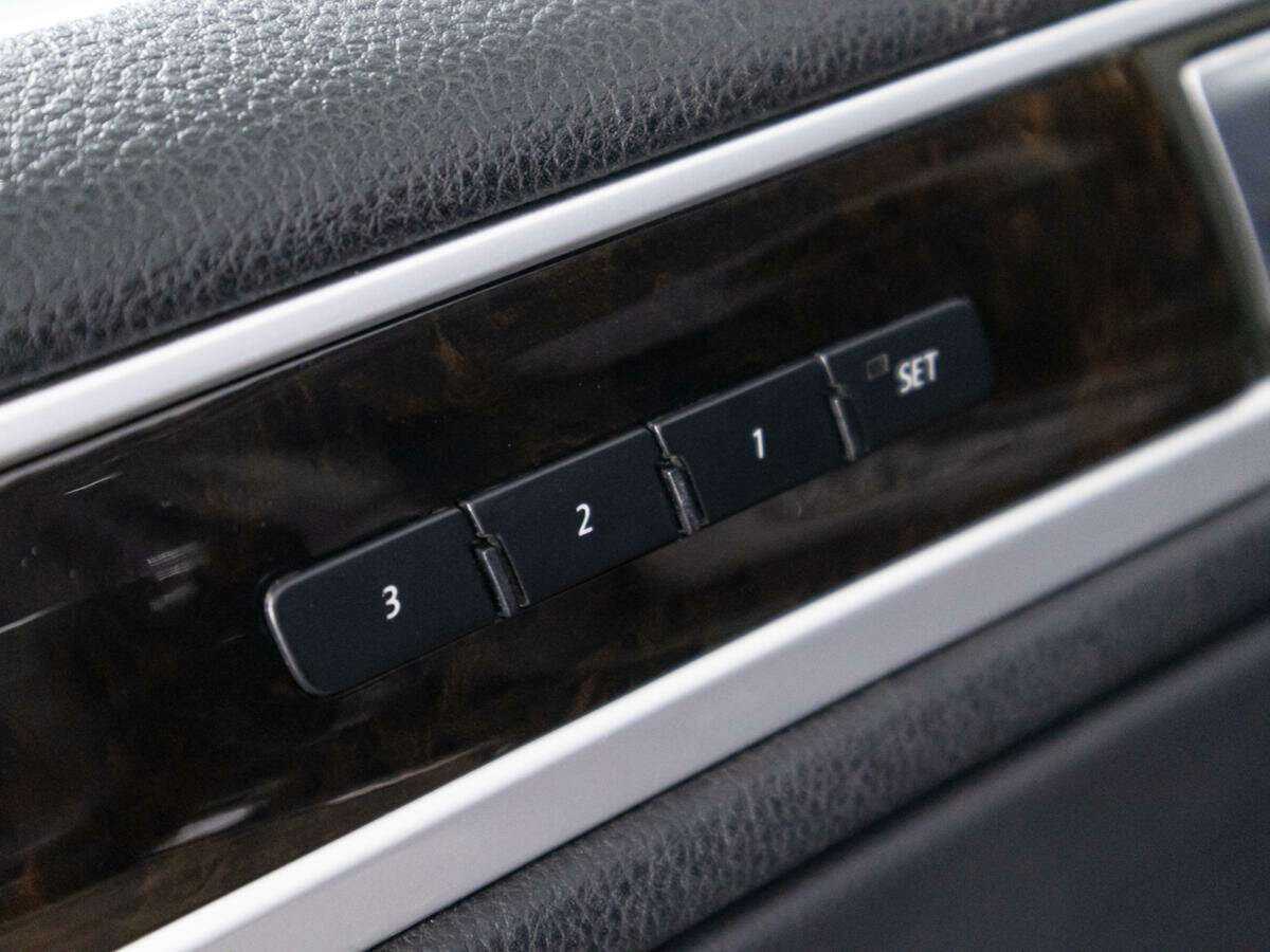 Б/У Фольксваген Туарег 2012 года. Фото: #12