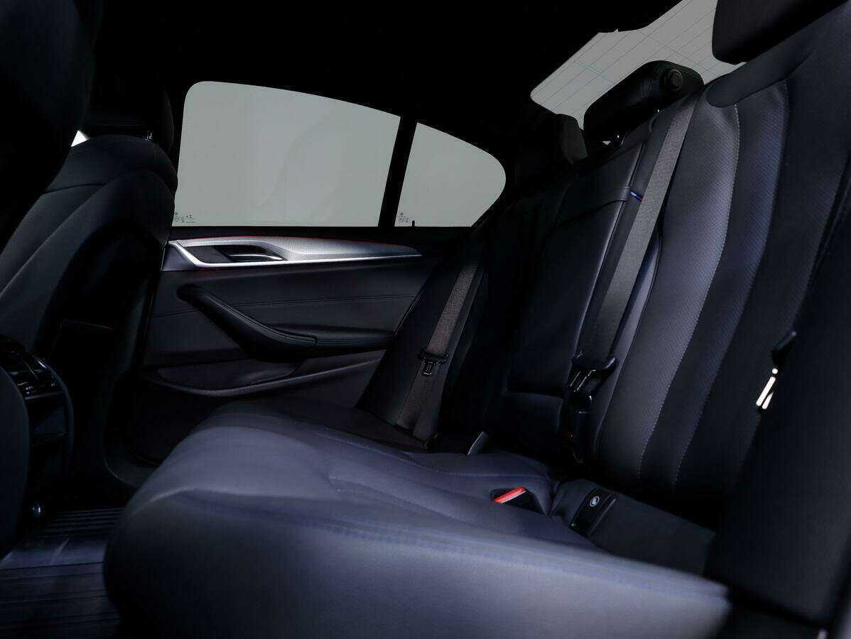 BMW 5 серии 2018 года с пробегом. Фото: #10