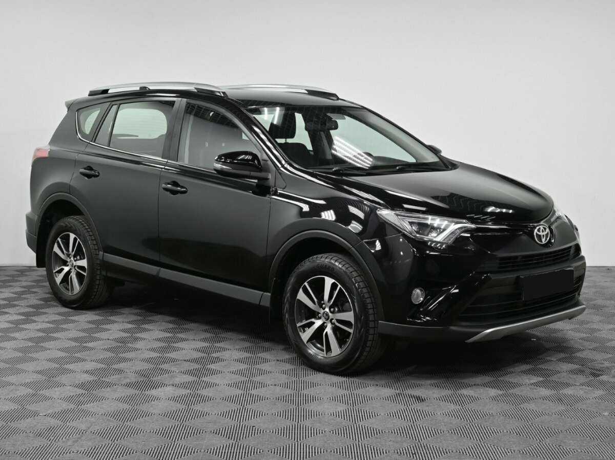 Toyota RAV4 2018 года с пробегом. Фото: #2