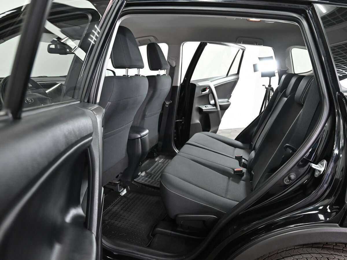 Toyota RAV4 2018 года с пробегом. Фото: #5