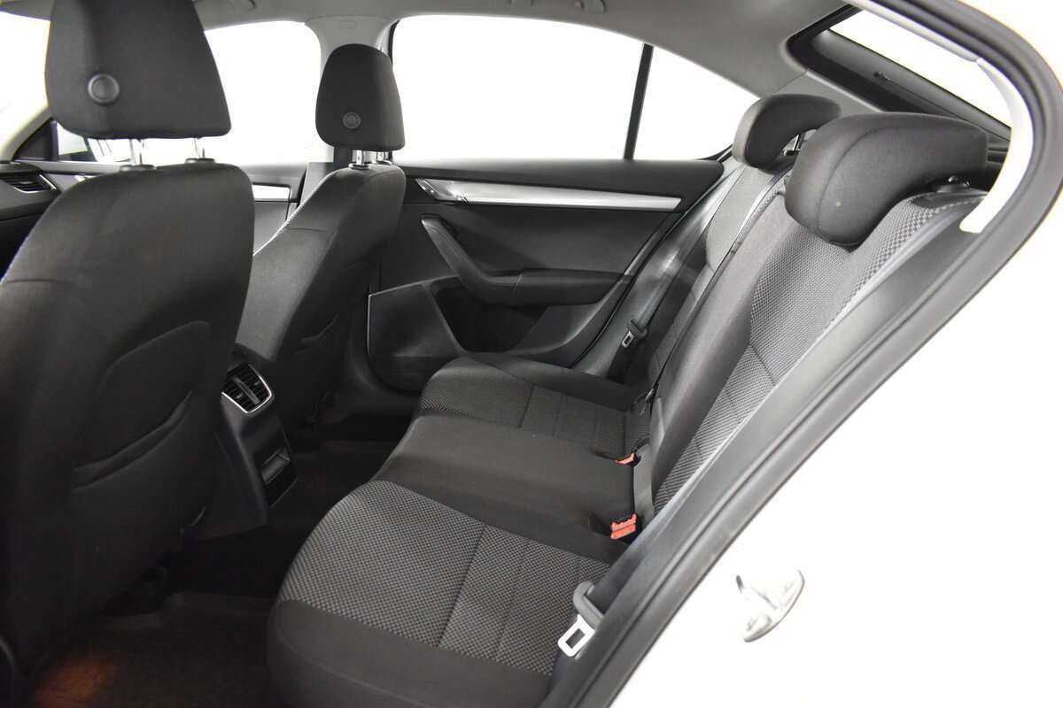 Б/У Шкода Октавия 2014 года. Фото: #11