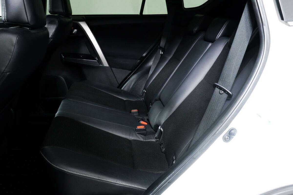 Б/У Тойота Рав4 2016 года. Фото: #11