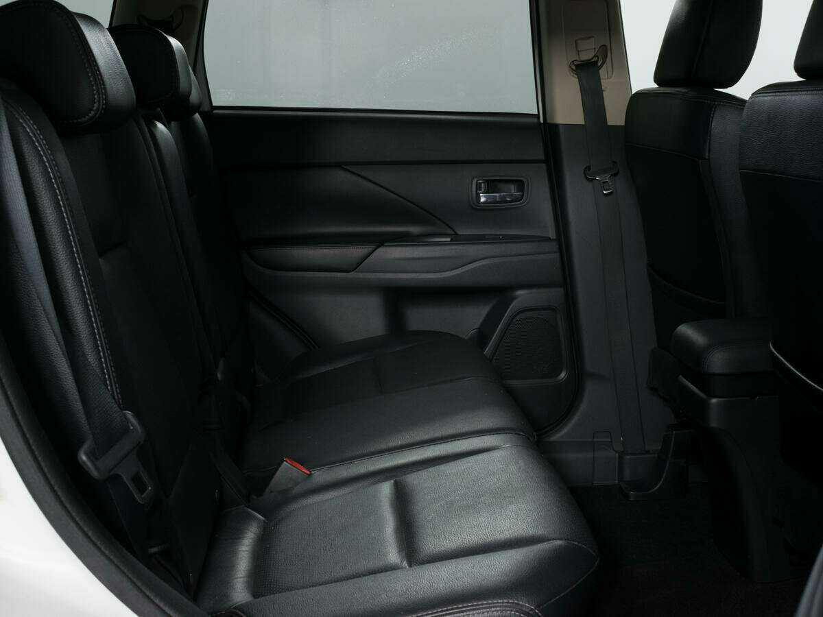 Mitsubishi Outlander 2012 года с пробегом. Фото: #11