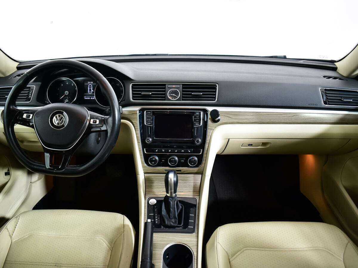 Б/У Фольксваген Пассат 2016 года. Фото: #11