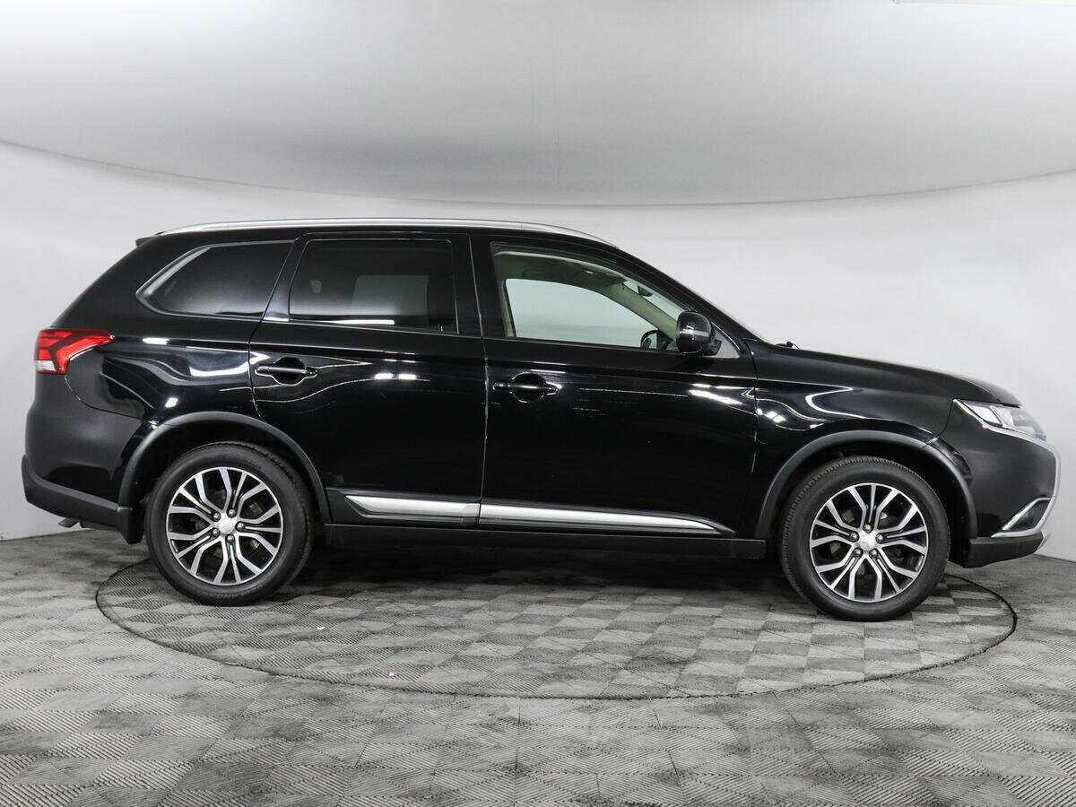 Mitsubishi Outlander 2018 года с пробегом. Фото: #3